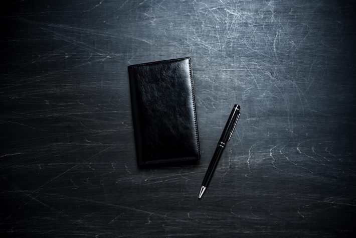 葬儀の前日、夫の手帳から手紙を発見