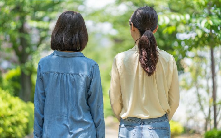 悩む知人への適切な声のかけ方