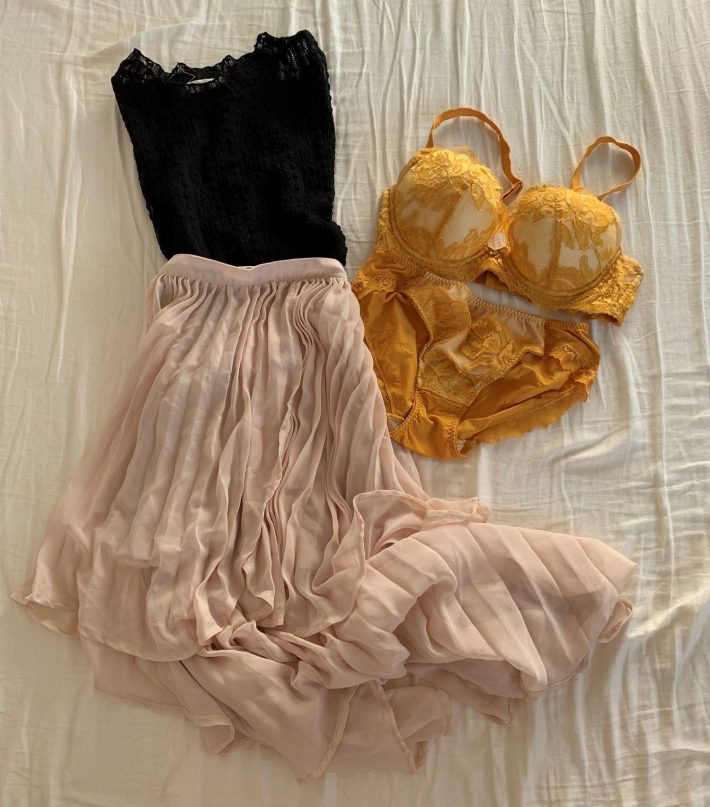 筆者の過去の年越下着。アンフィで購入したもので、いつもなら選ばないカラーとデザインに挑戦！