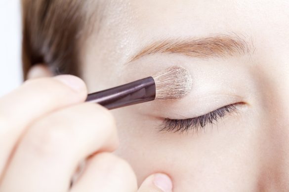 アイシャドウブラシのメリット・デメリット