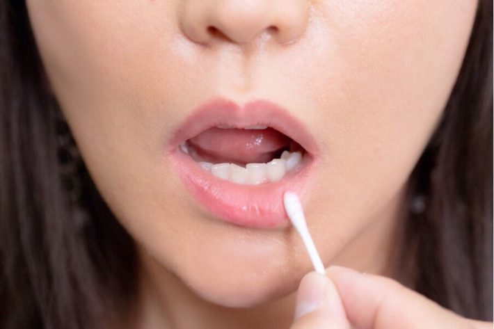 “唇のシワ”に色を入れ込む