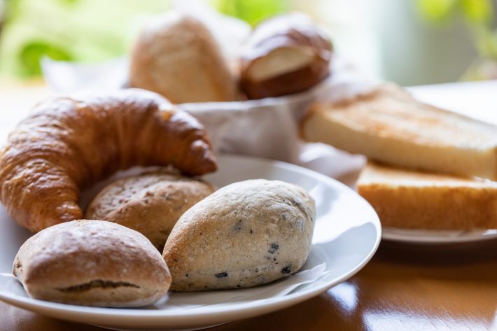 小麦粉、パン、食卓、朝食