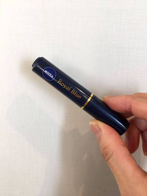 「ニベア ロイヤルブルーリップ」