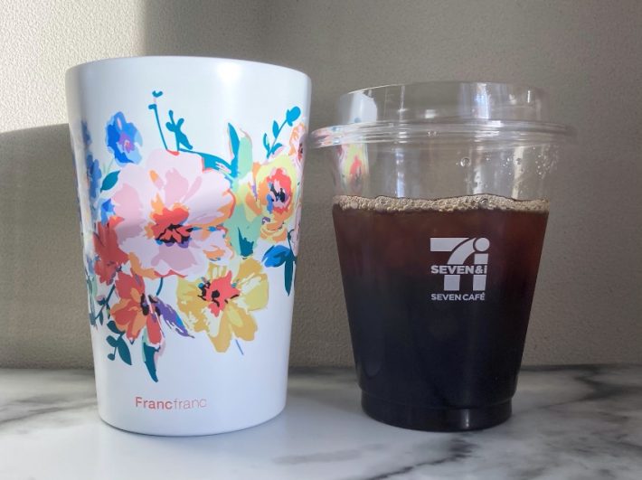 次はセブンカフェ「アイスコーヒー R」を、対応するFrancfrancのタンブラー
