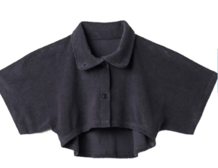 パイル前開きケープ（画像：フリープ オンラインストアより）