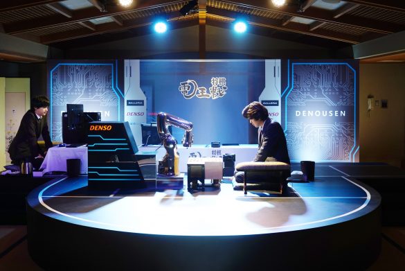 対局シーンの撮影では足の甲に青タンが