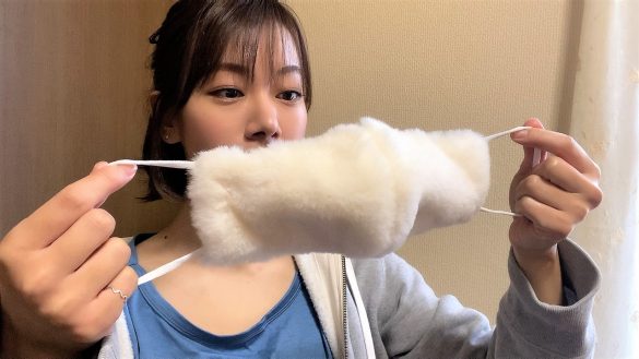 顔の前に持ってくるとこれがまたなかなかの存在感