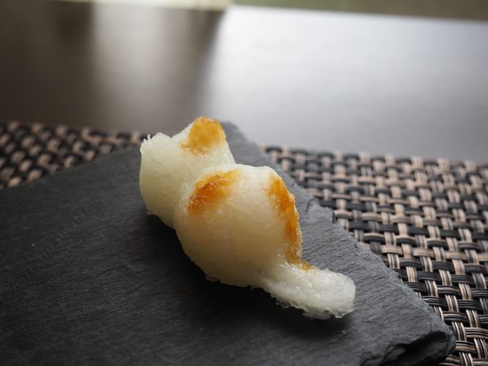 醤油は少しずつつけていくとよい