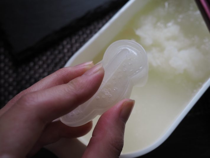 上からギュッと押します