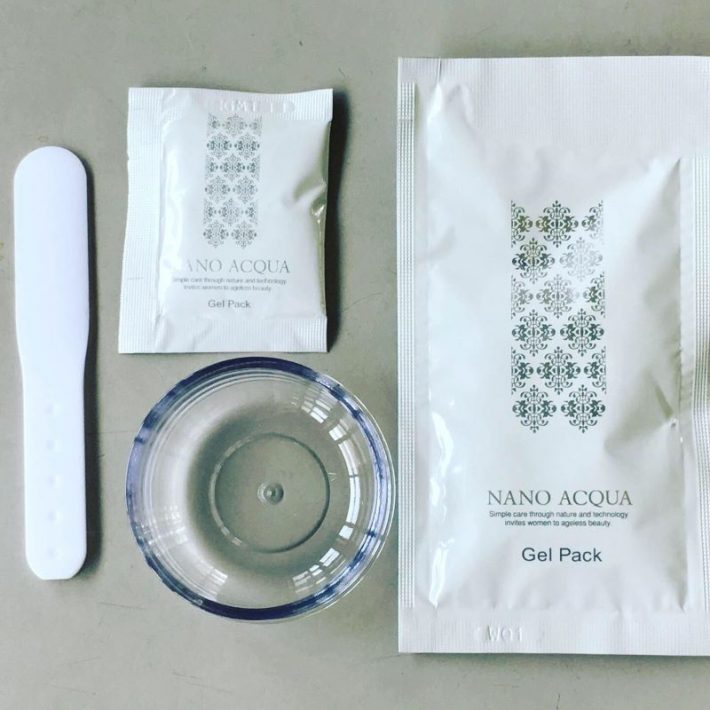 「炭酸ジェルパック」（株式会社フェヴリナ）。パウダーやジェル、カップなどがセットに