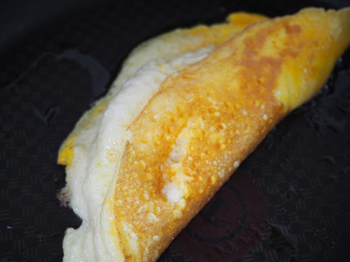 ターナ―などで半分に折って、約3分待ったら完成