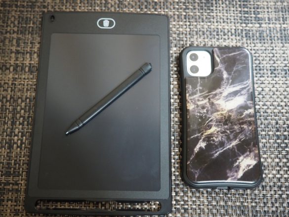 iPhone11と並べてみるとこう