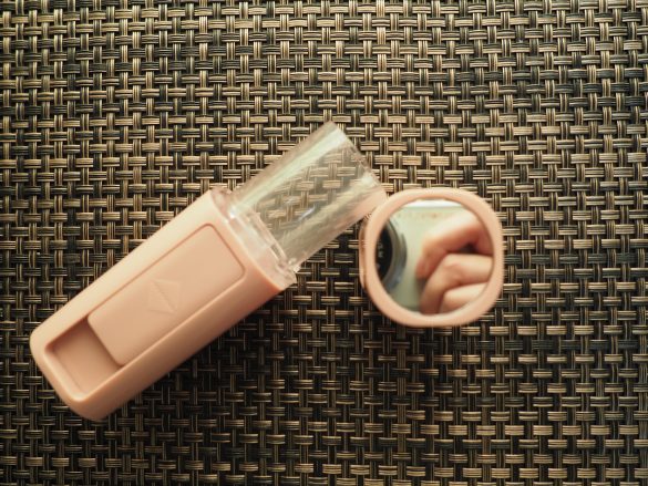 上部には鏡がついている