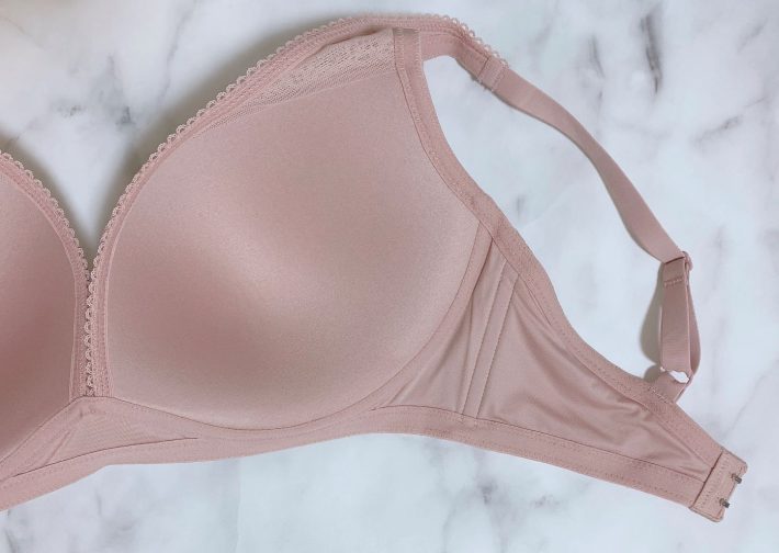 ユニクロ　ワイヤレスブラ シェイプリフト