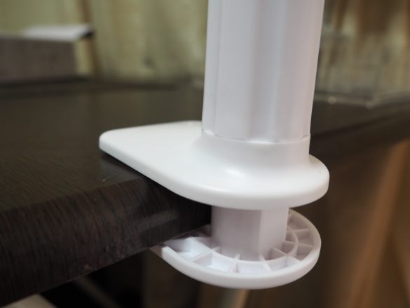 ソケットをしっかり回してグラグラと動かないように固定