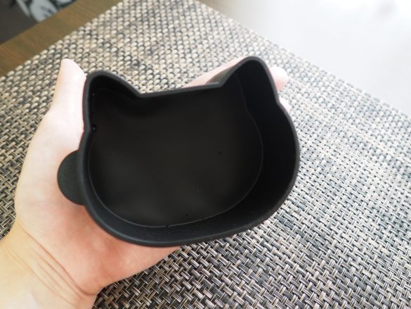 手のひらサイズなので、厚みはあるけれど大きくはない