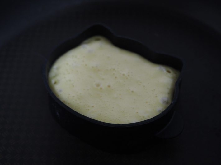 表面がフツフツし出したらひっくり返すタイミング