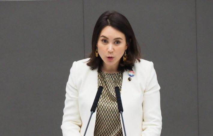 議会での龍円愛梨さん