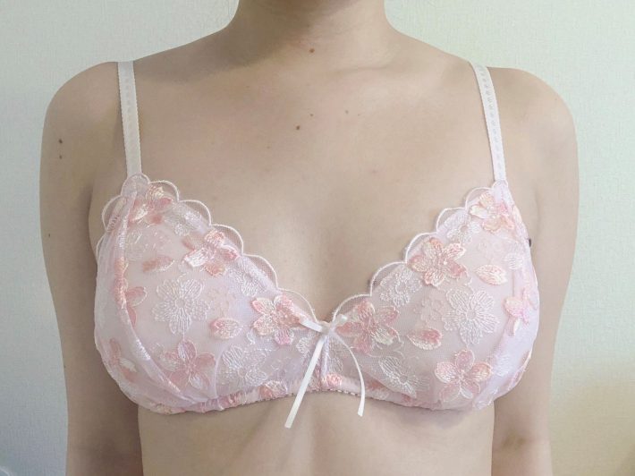 ウンナナクール「Hello springノンワイヤーブラ」