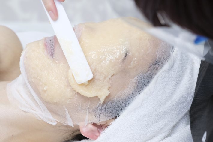 パックは４類の中から透明感と潤いを与える「アルゲタイプ」を選択。