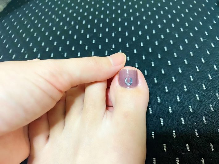 上の方が削れ過ぎて自爪がチラッと