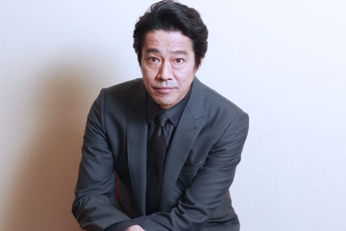 堤真一、56歳の現在地。「人前で演技するのは、今でも恥ずかしい」