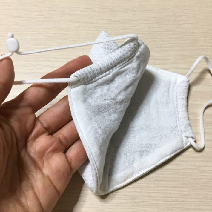 耳紐の長さを調節できる