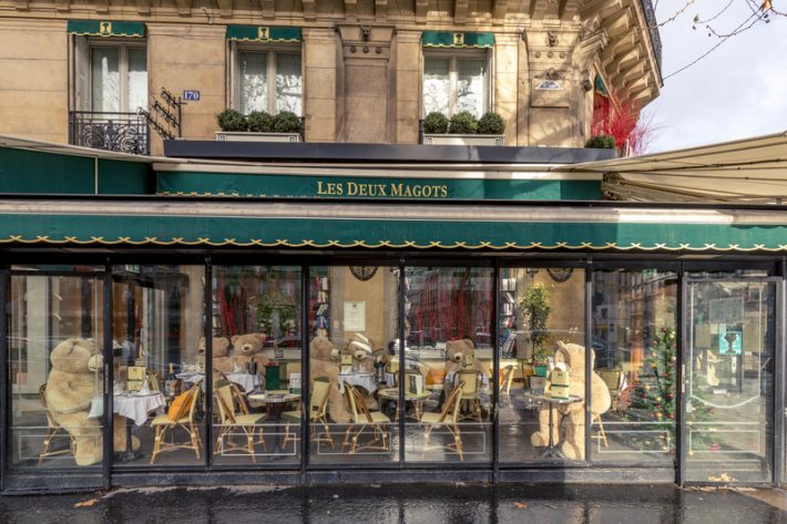 パリ6区のカフェ「ドゥ・マゴ」
