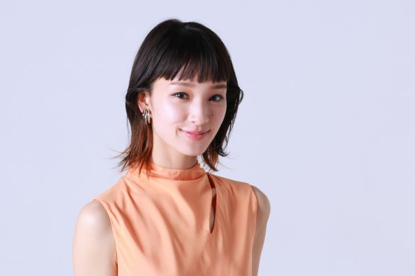 剛力彩芽、新作で熟年夫婦の絆を実感。自身の理想は「渋谷センター街で手を繋ぐ!」