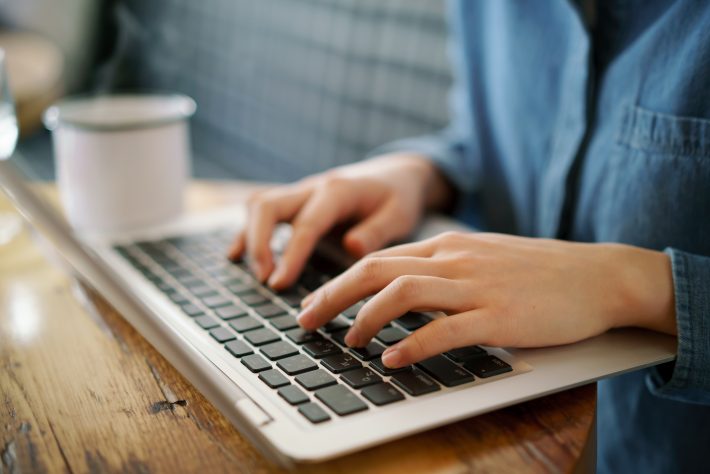 質の良い服やバッグはヤフオクで購入