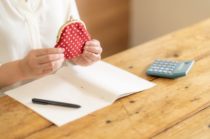 食費とその他で6万円