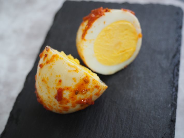 ハリッサ味玉、香りと味はしっかり