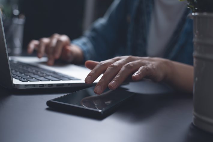 SNSで性的搾取のターゲットにされる子どもたち