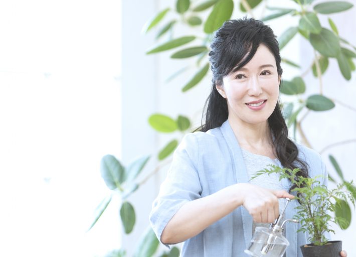 顔をキュッと引きしめる「頭ほぐし」。顔のたるみは“頭のコリ”が原因