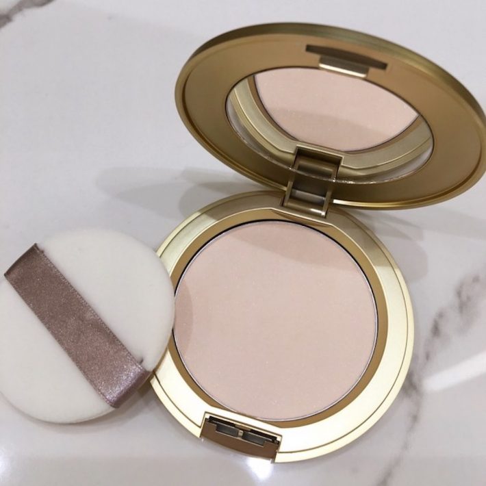 フェヴリナ「スパークリング・プレストパウダー」