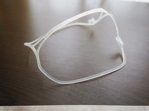 肌に触れる面積を最小限に設定したフレーム