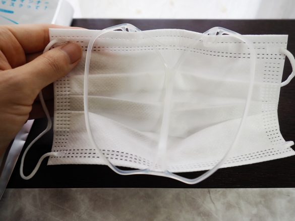 フレームをマスクの内側に取り付ける方法