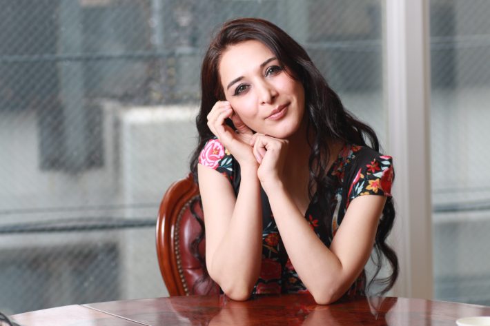 サヘル・ローズ、「中学3年のとき、生きることを諦めて学校を早退しました」