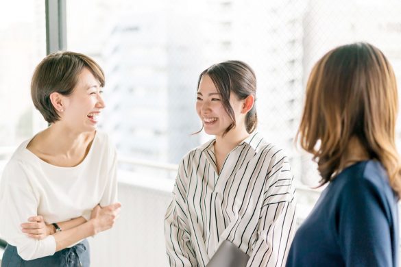 談笑　友達　同僚