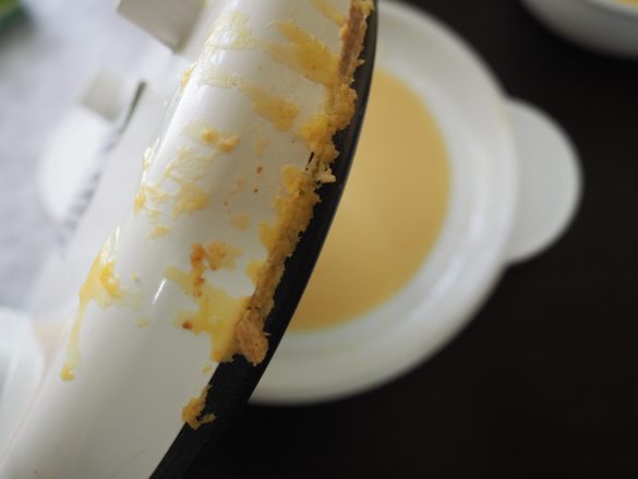 生地のもとをこまめに拭き取る