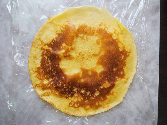 生地の粗熱が取れたらトッピング