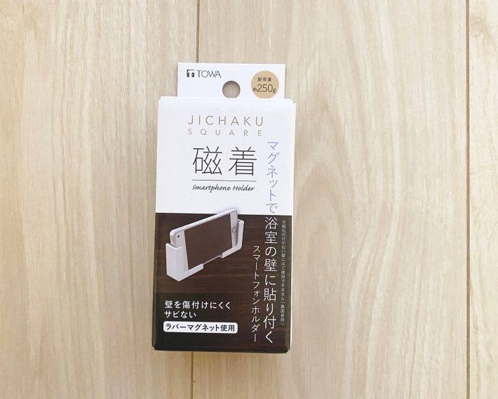 カインズ「磁石で付くスマートフォン バスホルダー」