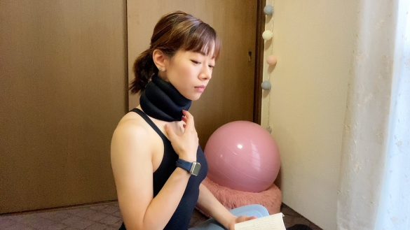 目線・頭が下がるとのどがグッと圧迫される