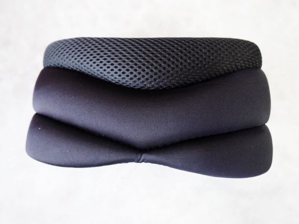 首の負担を軽減&姿勢の改善にも期待