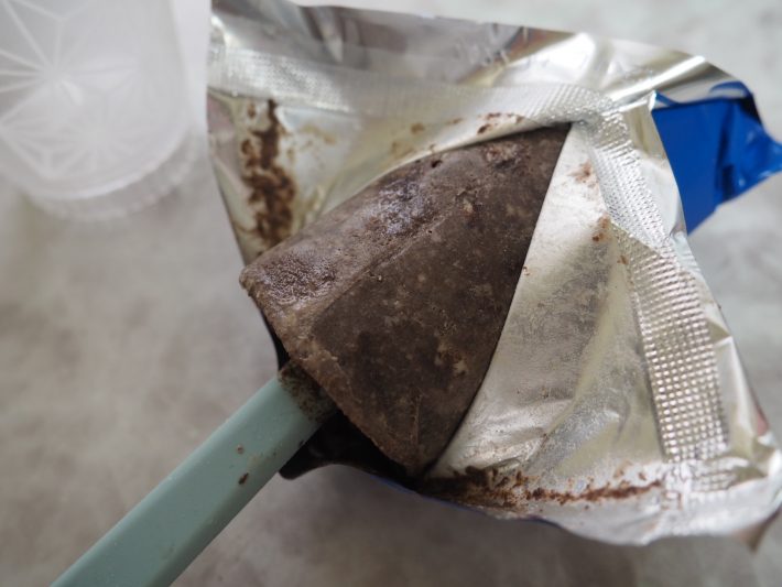 それでは、袋をはがしていきます