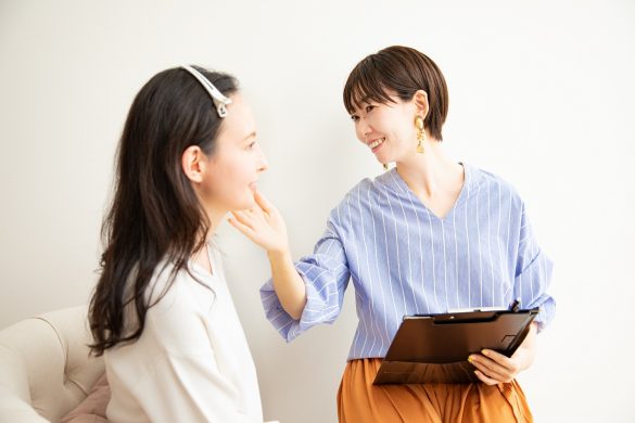 熊谷麻衣子さん(右)