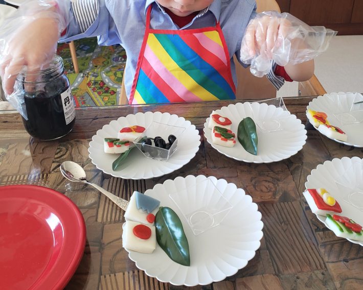 お正月におせち料理の盛り付けを任せてみた