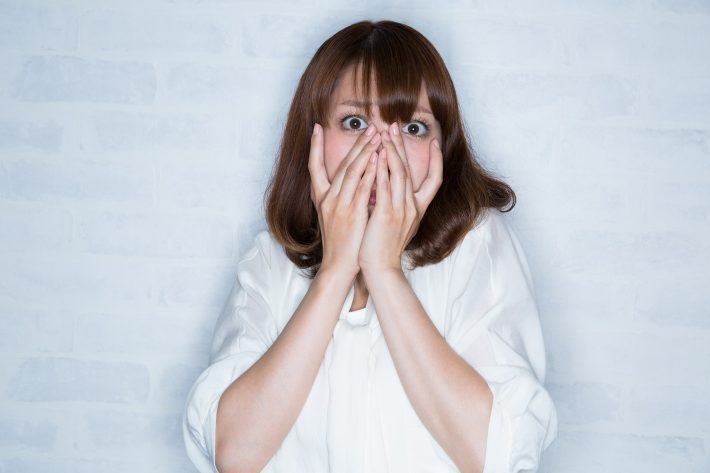 恐怖　ドン引きする女性