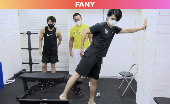 (画像:「野田クリスタルのマッチョな時間 プロトレーナー河口正史から学ぶ下半身筋トレ!」より)