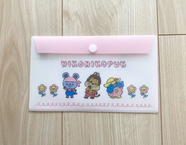 にこにこ、ぷん